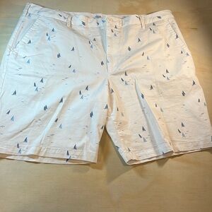 Izod White Saltwater Shorts with Blue Nautical Print. Sz42